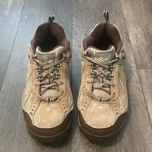 New Balance Brown Walking/Hiking Shoes Size 7.5